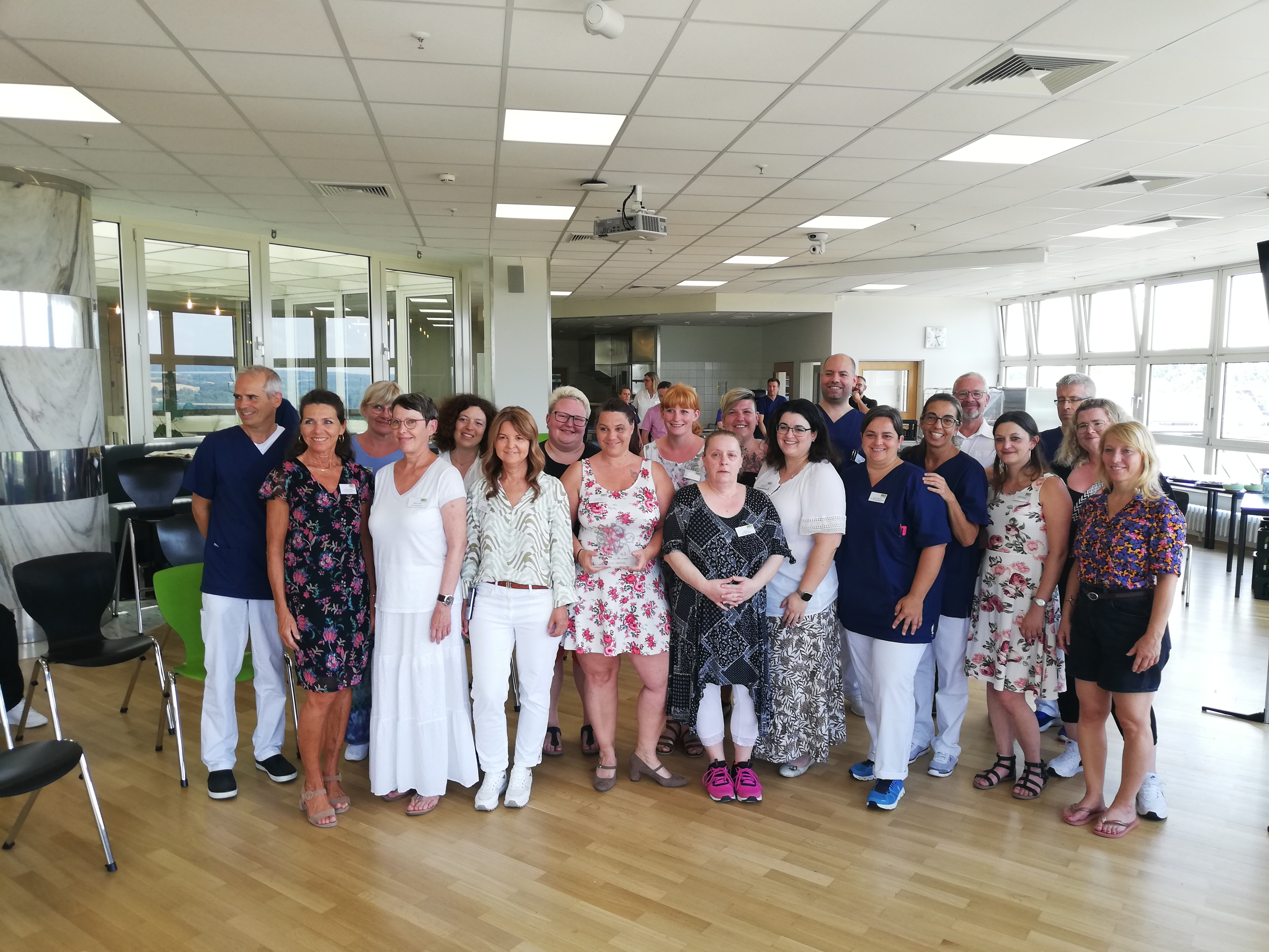 meinestation-teamfoto-eroffnungsfeier-c-meine-station-4096x