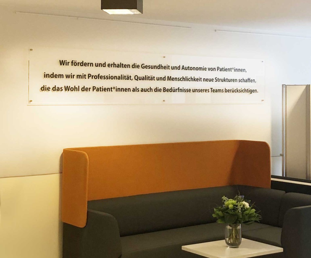 meinestation-purpose-glasschild-02-c-meine-station-thedive-1024x